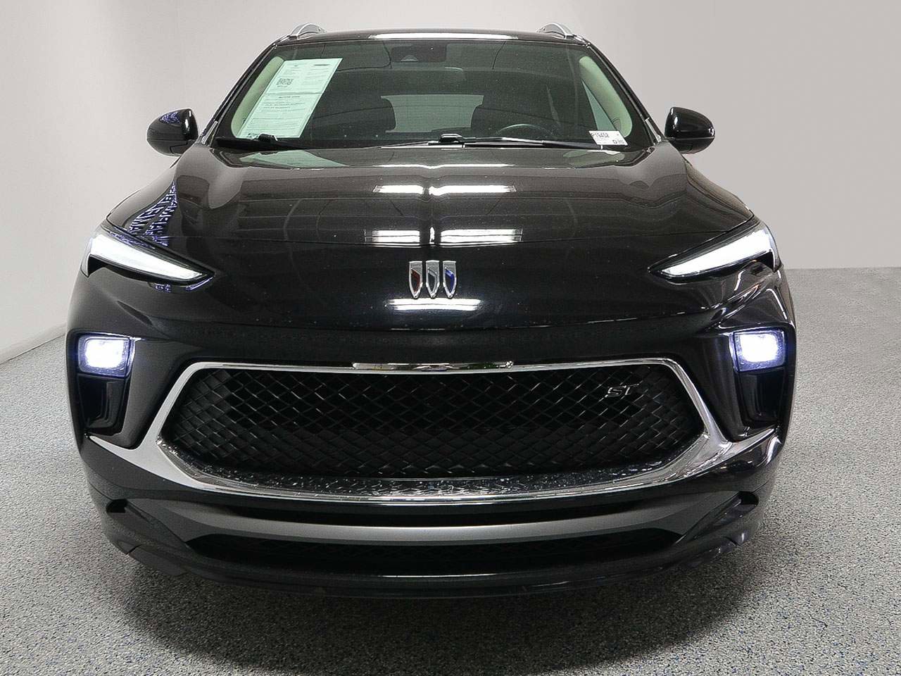 Used 2024 Buick Encore GX Sport Touring image 2