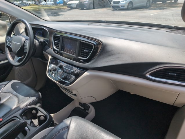 Used 2018 Chrysler Pacifica Touring-L FWD image 22