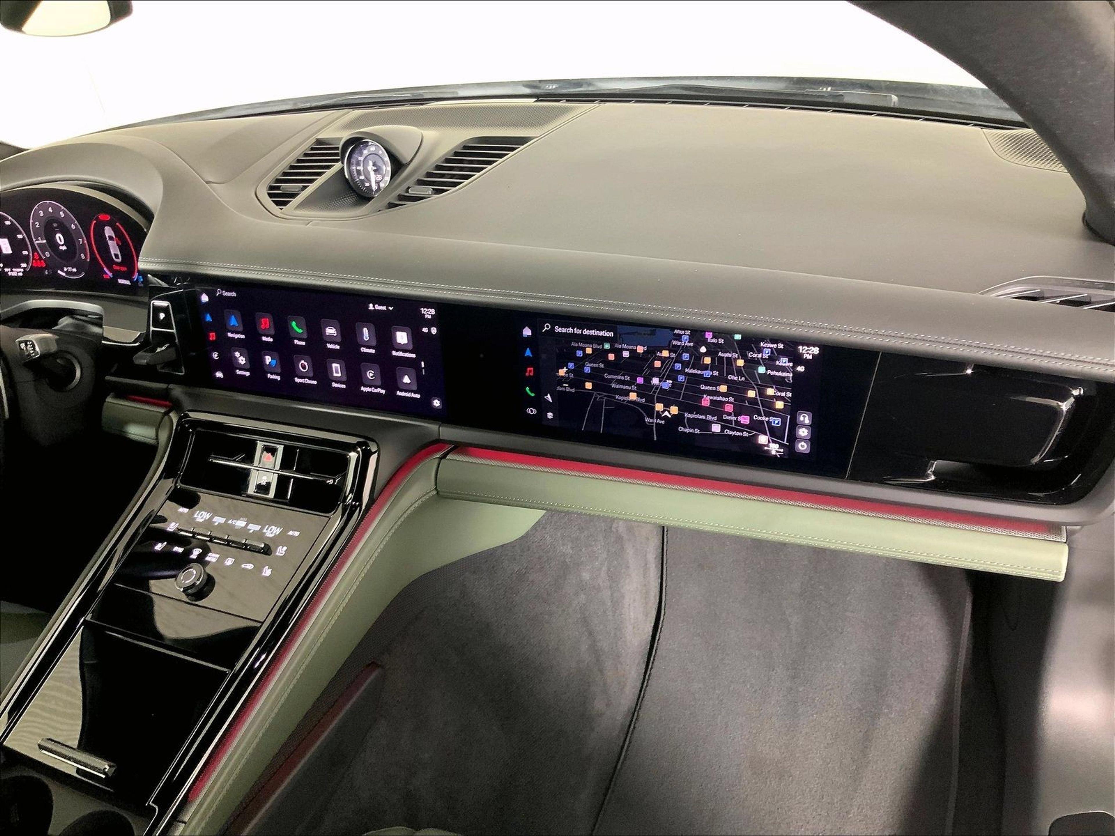 Certified 2024 Porsche Panamera 4 AWD/4WD image 17