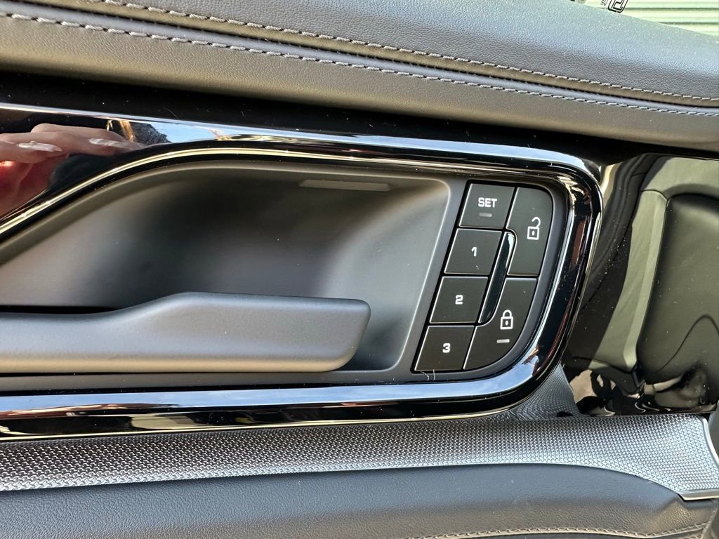 Used 2026 Porsche Panamera RWD image 19