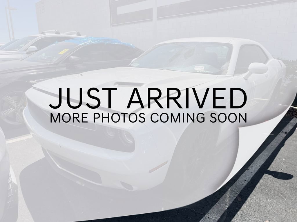 Used 2018 Dodge Challenger SXT image 3