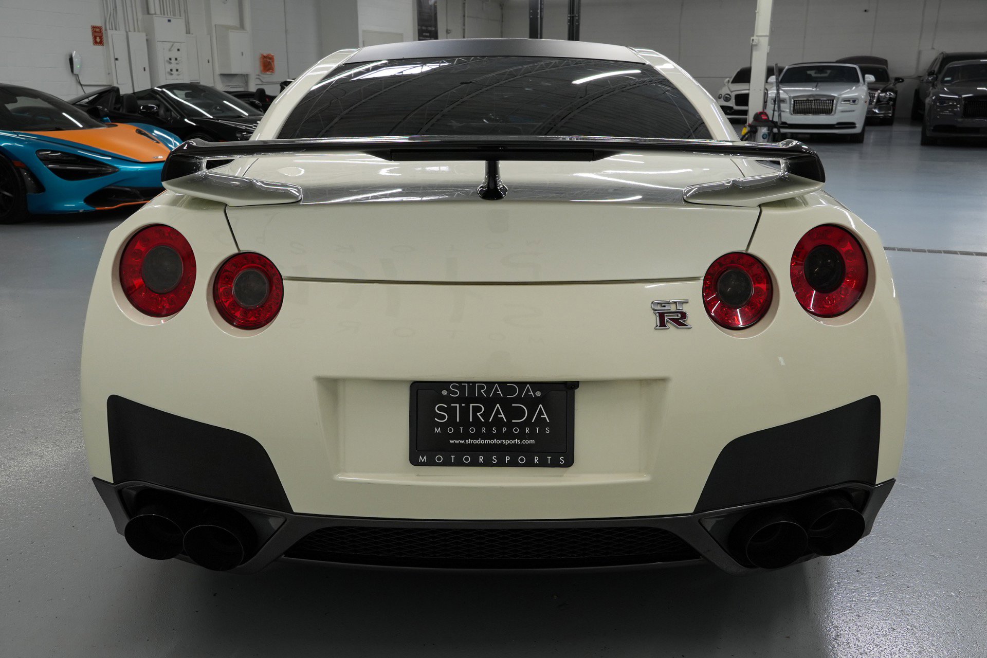 Used 2009 Nissan GT-R Premium AWD/4WD image 9