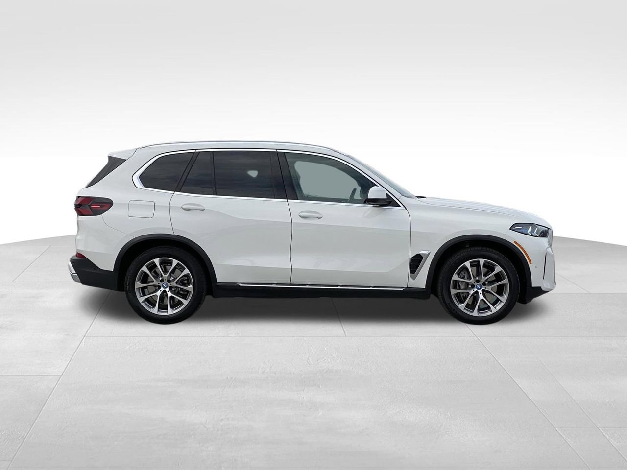Used 2025 BMW X5 xDrive50e AWD/4WD image 2