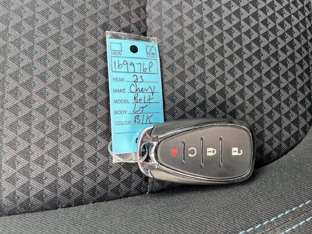 Used 2023 Chevrolet Bolt EUV LT FWD image 28