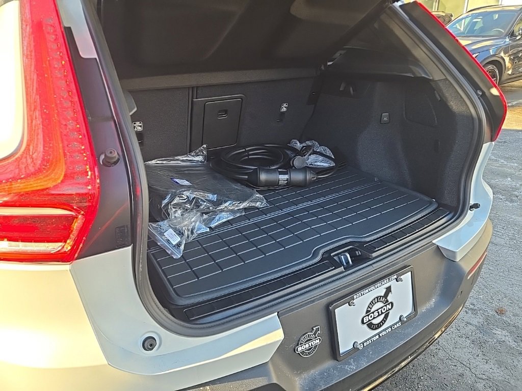 Certified 2024 Volvo XC40 Recharge Ultimate w/ Protection Package Premier image 6