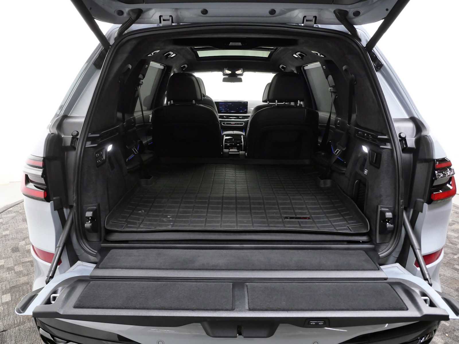 Used 2025 BMW X7 M60i image 15