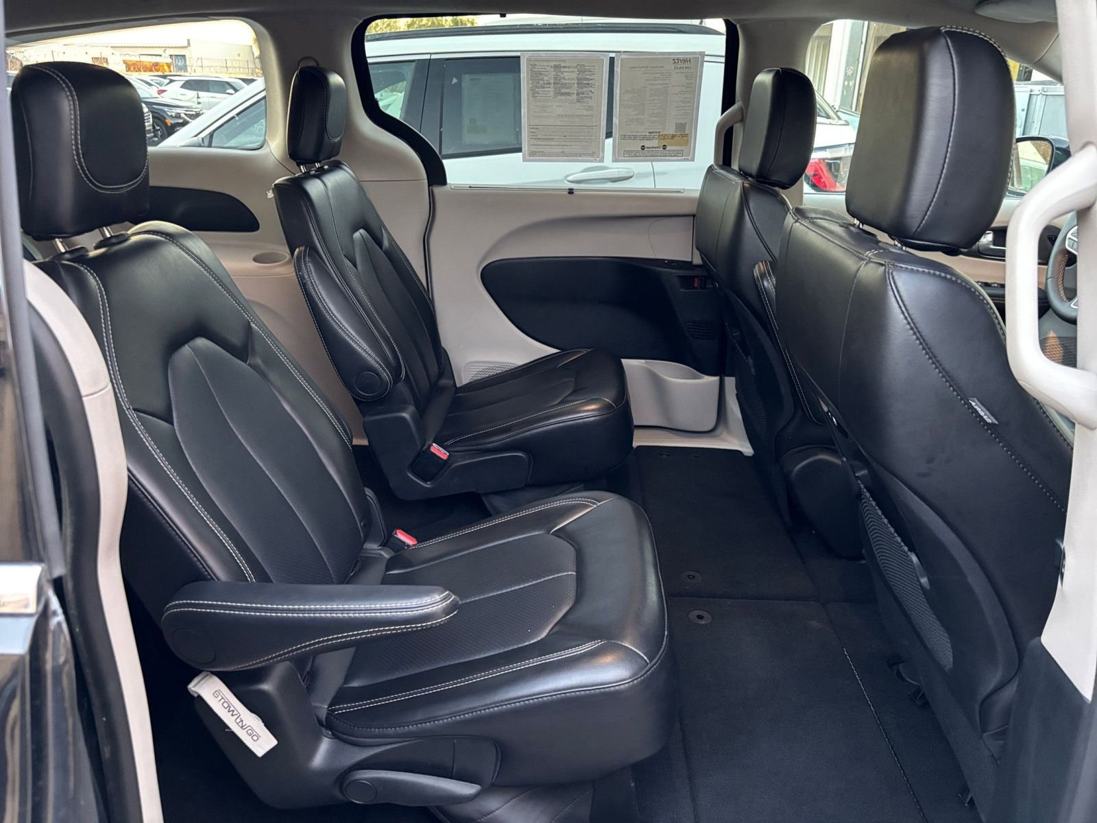 Used 2024 Chrysler Pacifica Touring-L image 28