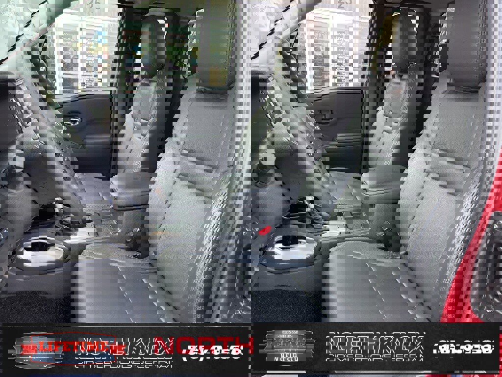 Used 2024 Nissan Frontier SV w/ Technology Package image 4