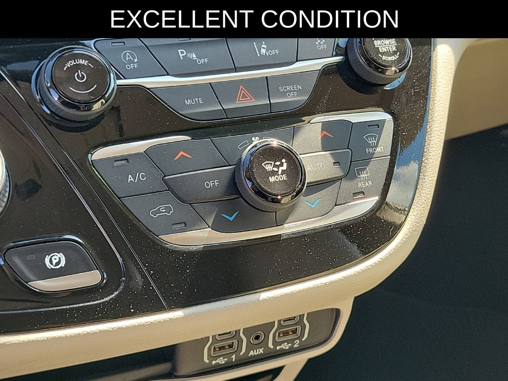 Used 2021 Chrysler Pacifica Touring-L FWD image 28