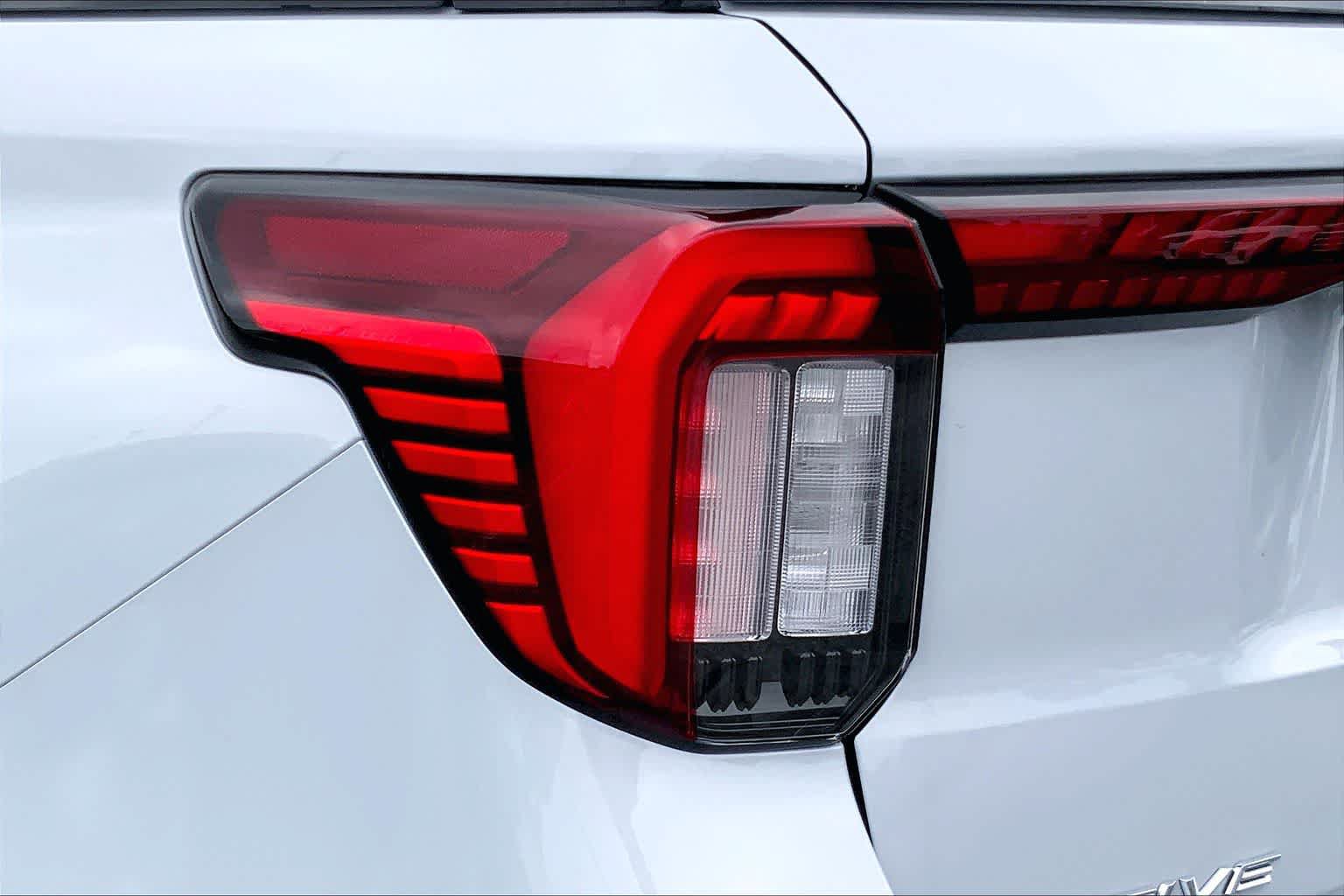 New 2026 Ford Explorer Active RWD image 11