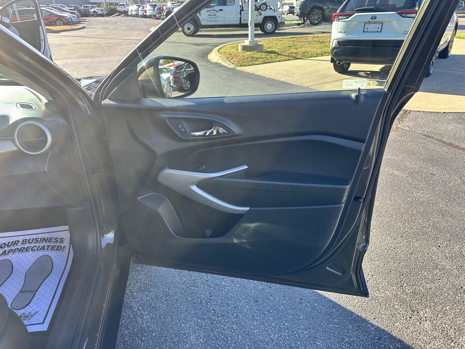 Used 2024 Chevrolet Trax LS w/ LS Convenience Package FWD image 8
