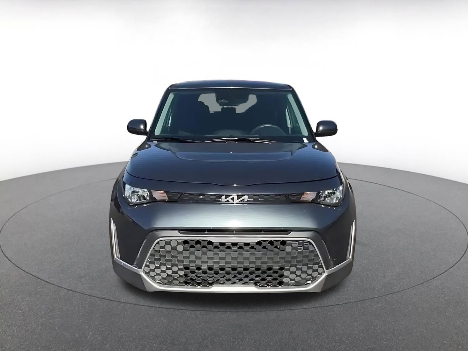 Used 2025 Kia Soul LX w/ LX Technology Package FWD image 4