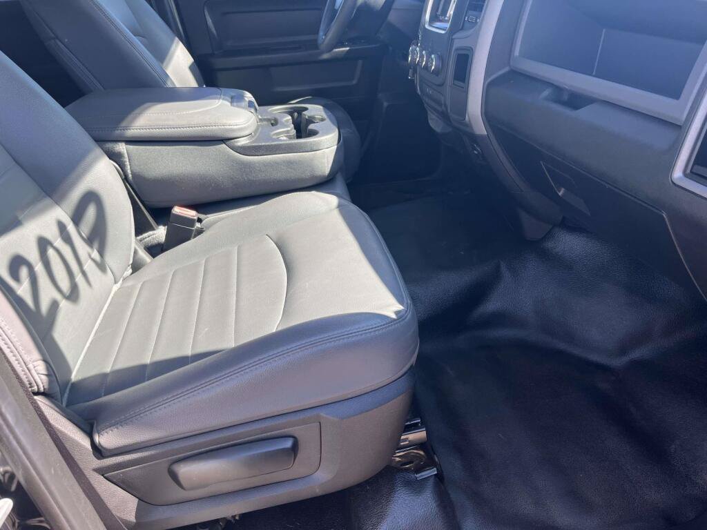 Used 2019 RAM 1500 Tradesman w/ Chrome Appearance Group RWD image 20