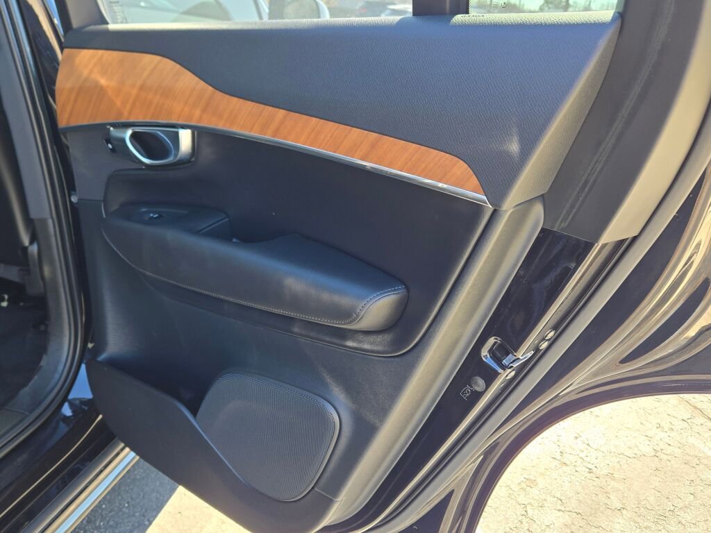 Used 2023 Volvo XC90 T8 Core image 18