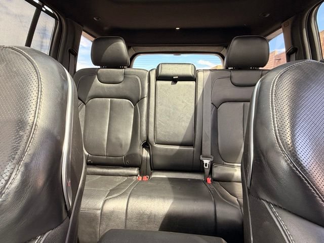 Used 2023 Jeep Grand Cherokee Overland w/ Luxury Tech Group IV AWD/4WD image 16