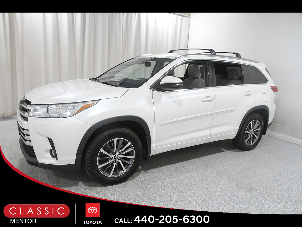 Used 2017 Toyota Highlander XLE AWD/4WD image 3