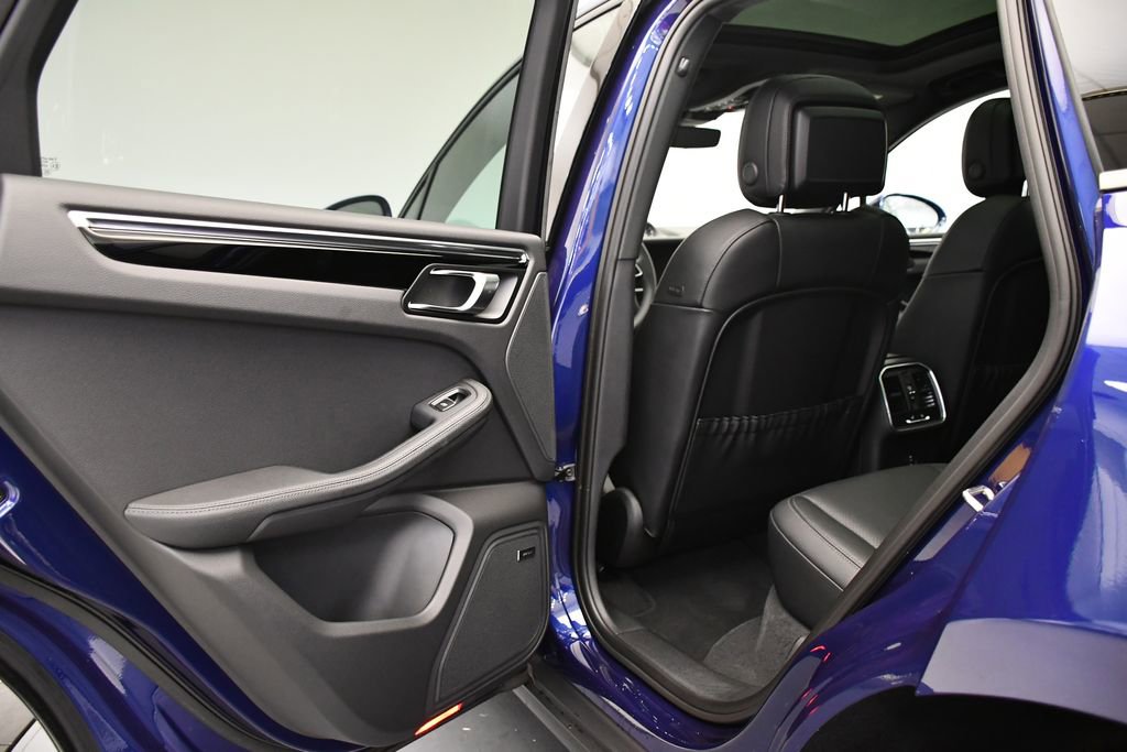 Certified 2025 Porsche Macan image 42
