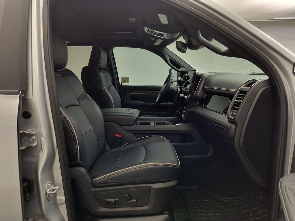 Used 2026 RAM 3500 Limited AWD/4WD image 32