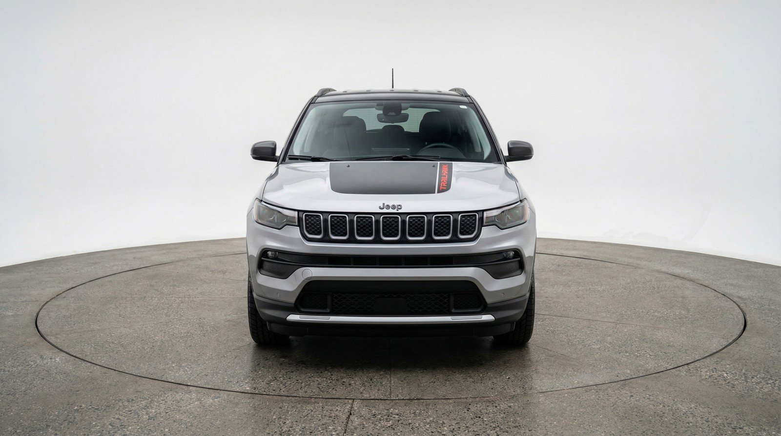 Used 2025 Jeep Compass Trailhawk AWD/4WD image 2