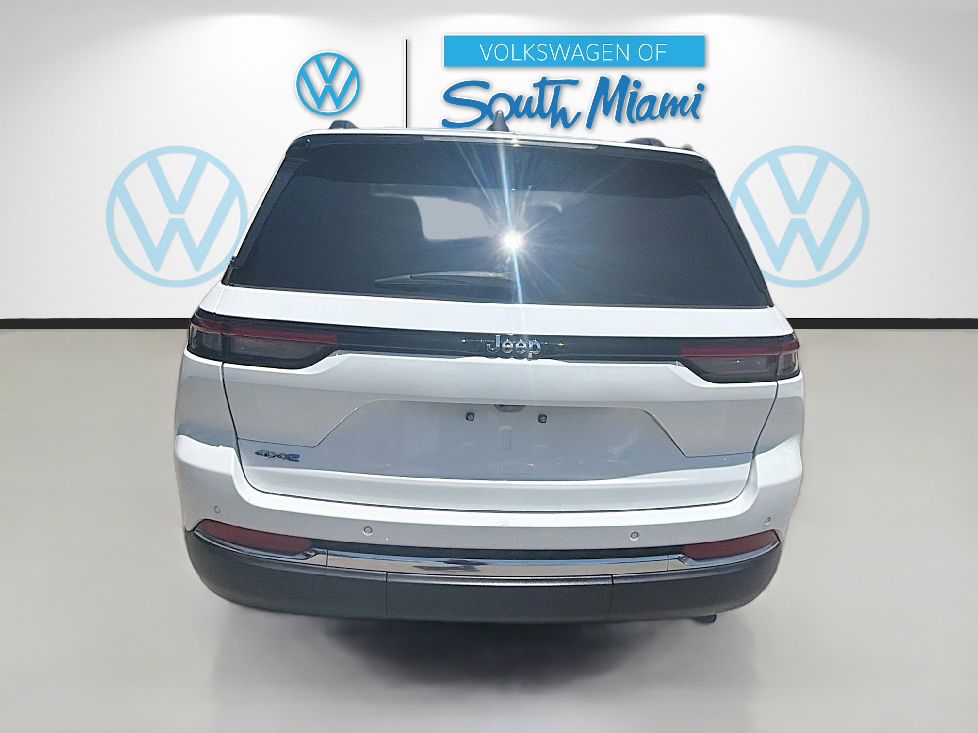 Used 2022 Jeep Grand Cherokee Limited 4xe w/ Luxury Tech Group II AWD/4WD image 6