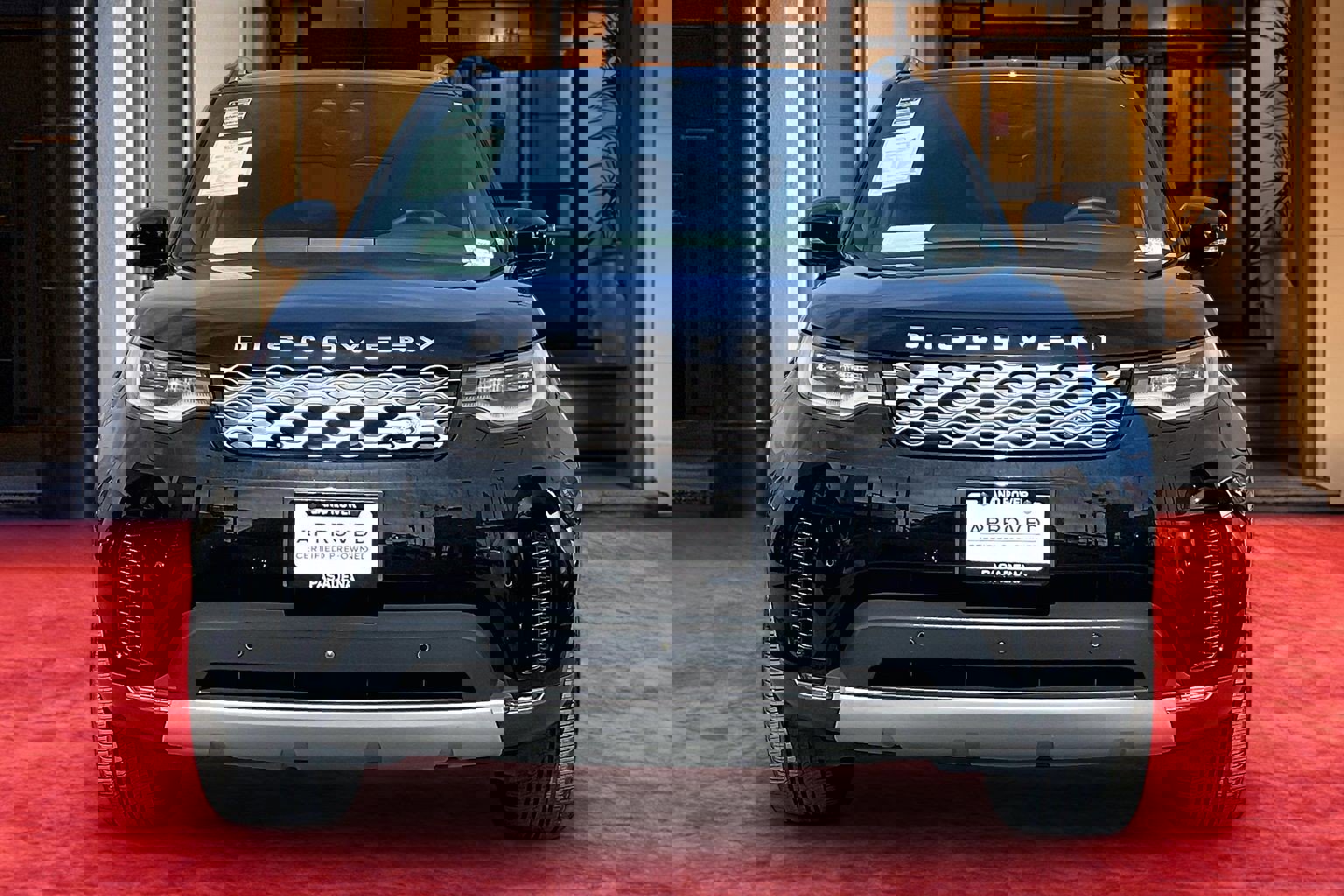 Certified 2025 Land Rover Discovery S image 3