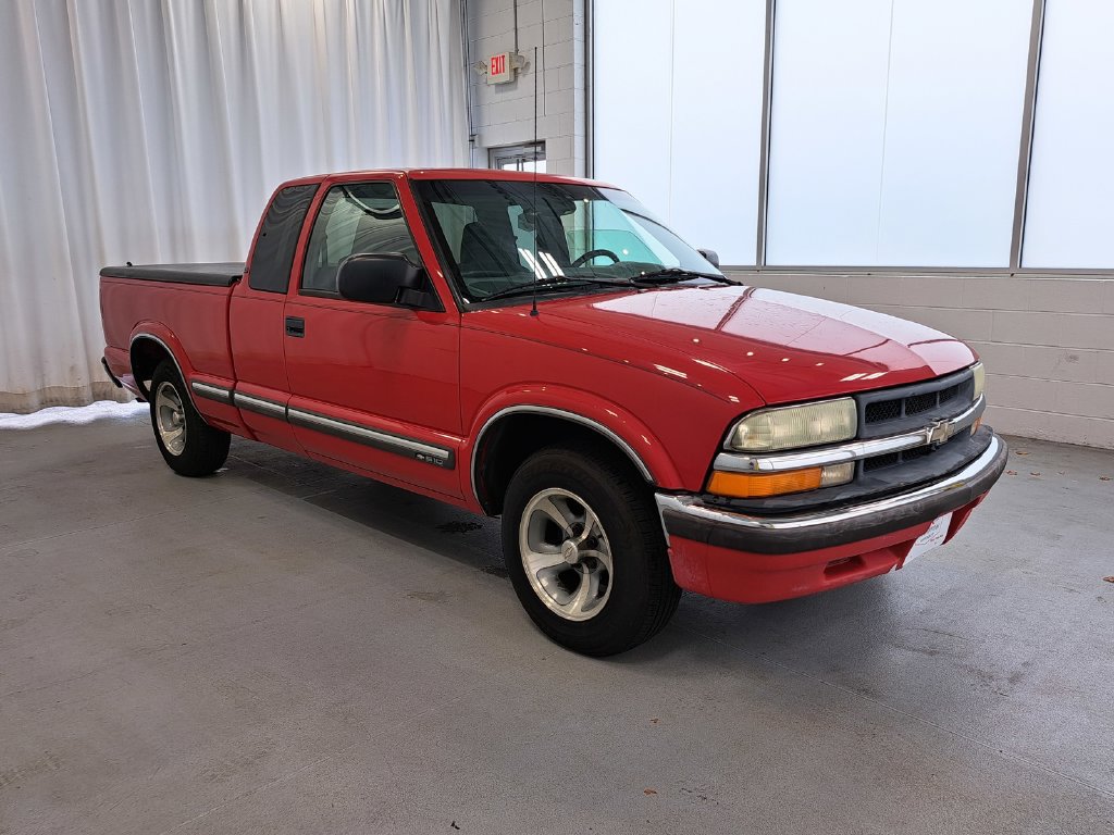 Used 2002 Chevrolet S10 Pickup LS w/ LS Preferred Equipment Group RWD image 4
