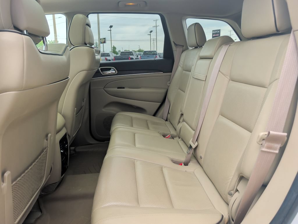 Used 2014 Jeep Grand Cherokee Overland w/ Advanced Technology Group AWD/4WD image 20