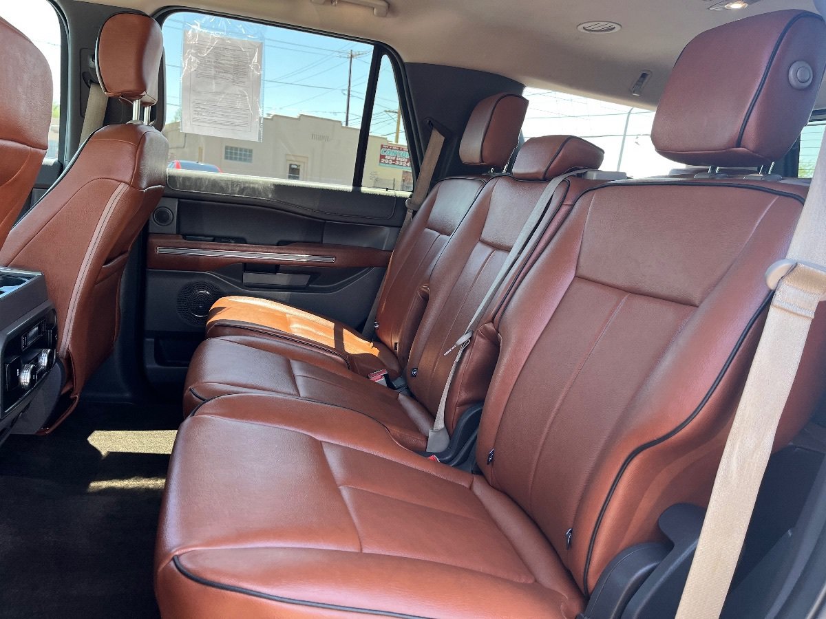 Used 2018 Ford Expedition XLT w/ Equipment Group 202A RWD image 29