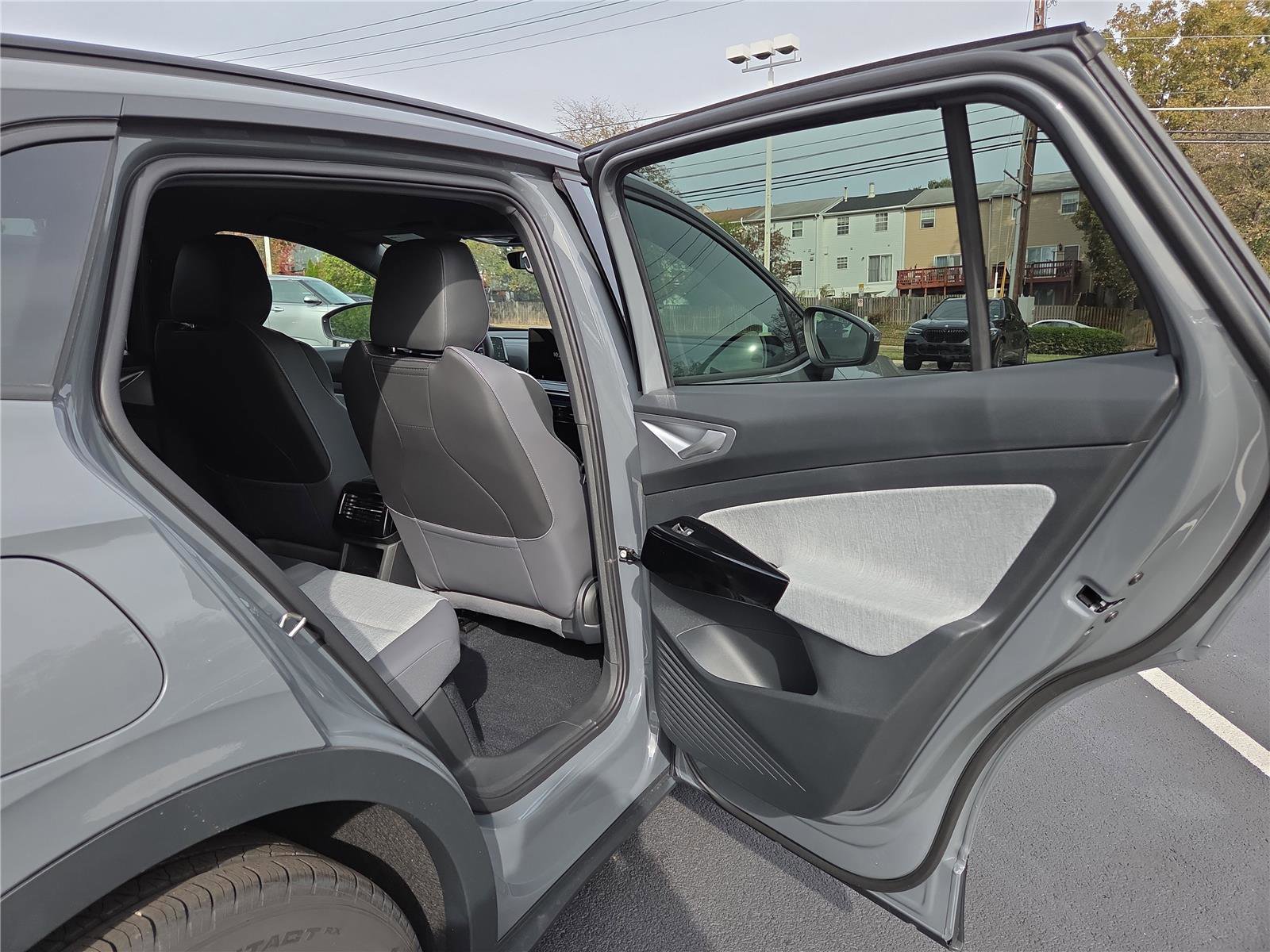 New 2025 Volkswagen ID.4 Pro image 30