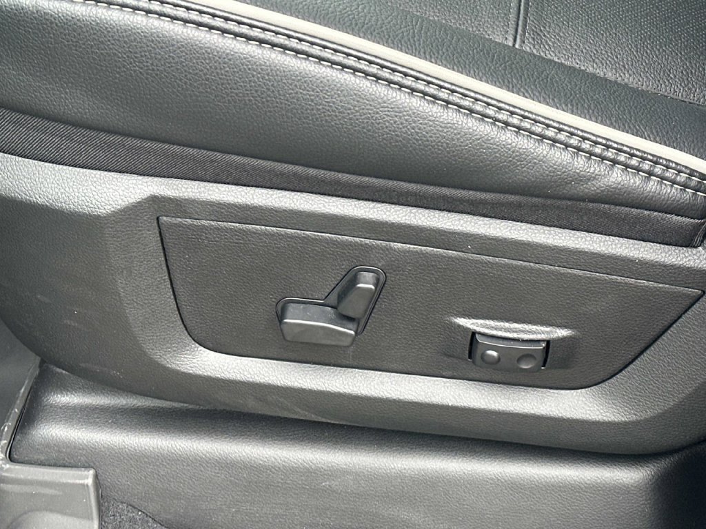 New 2026 RAM 3500 Laramie AWD/4WD image 17