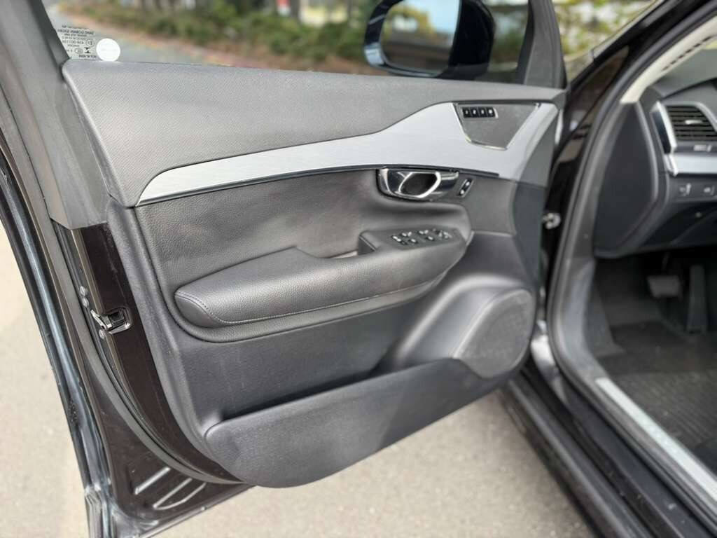 Used 2017 Volvo XC90 T6 Momentum w/ Vision Package AWD/4WD image 26