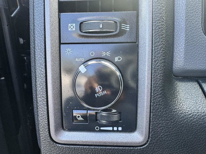 Used 2018 RAM 1500 Express w/ Black Ram 1500 Express Group AWD/4WD image 19