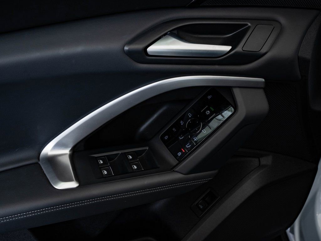 Certified 2025 Audi Q5 Premium w/ 19" Wheel Package image 25