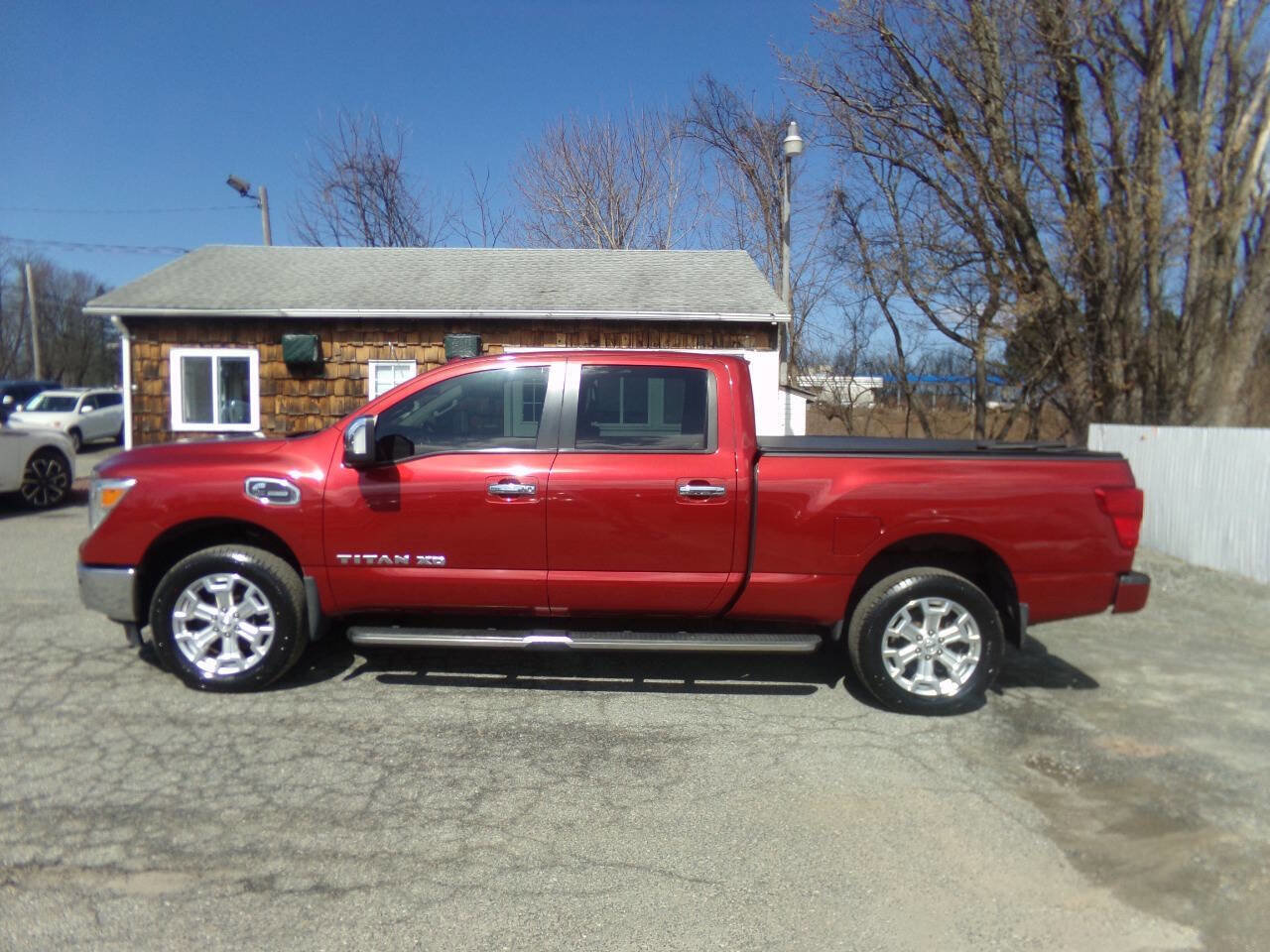 Used 2019 Nissan Titan SL image 14