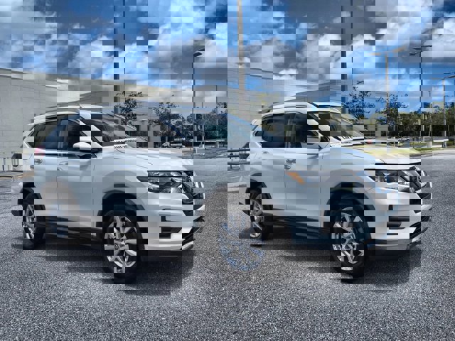 Used 2020 Nissan Rogue SV FWD image 3