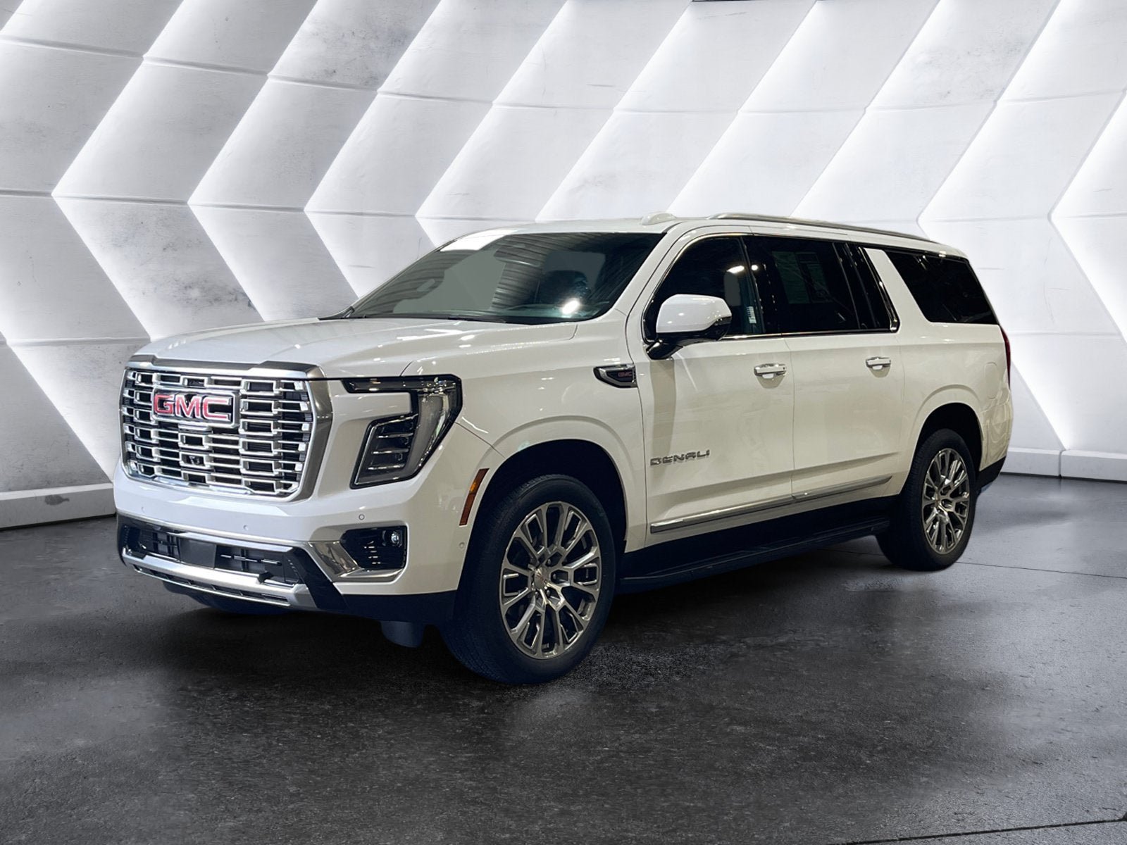 Used 2025 GMC Yukon XL Denali AWD/4WD image 2