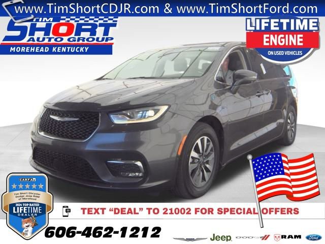 Used 2022 Chrysler Pacifica Touring-L w/ Uconnect Theater Family Group