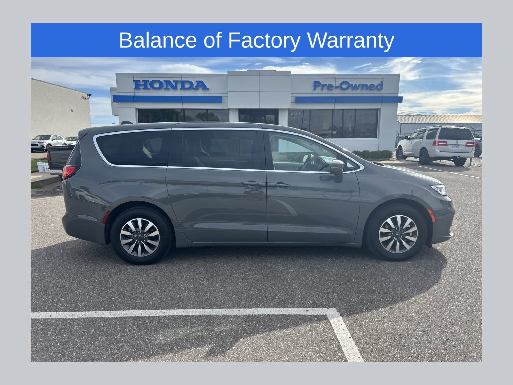 Used 2022 Chrysler Pacifica Touring-L