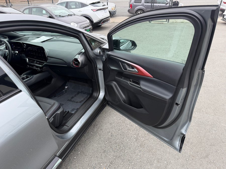 Used 2024 Chevrolet Equinox EV RS FWD image 35