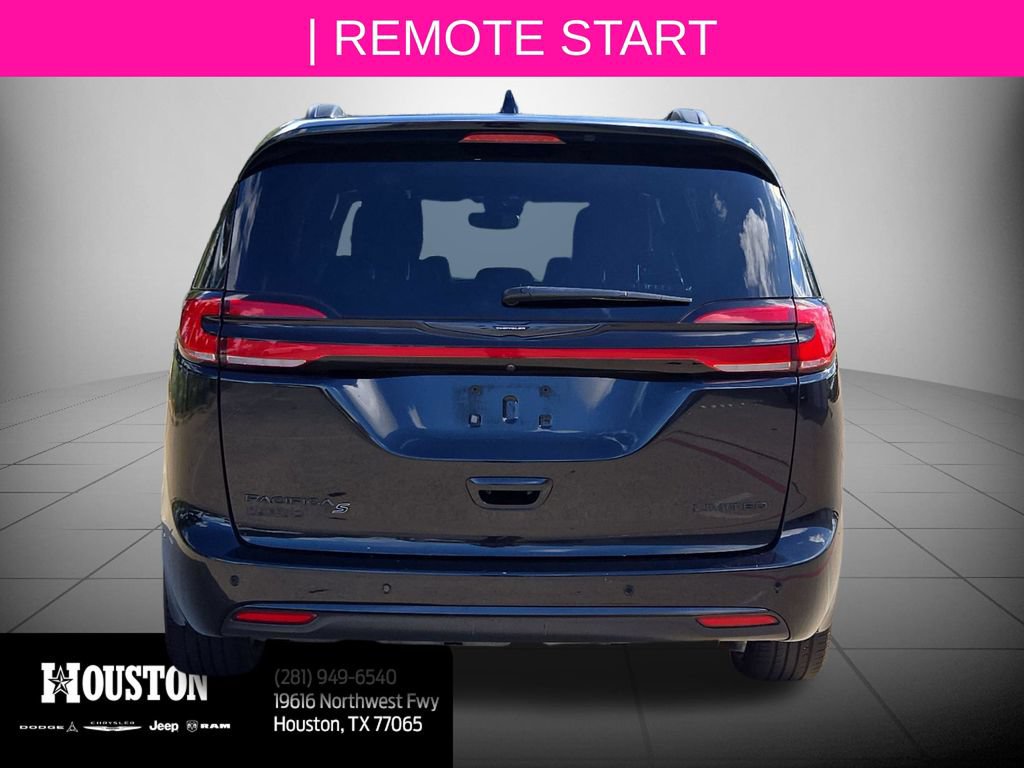 Used 2024 Chrysler Pacifica Limited w/ Uconnect Theater Family Group FWD image 5