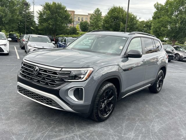 Used 2024 Volkswagen Atlas Peak Edition SE AWD/4WD image 8