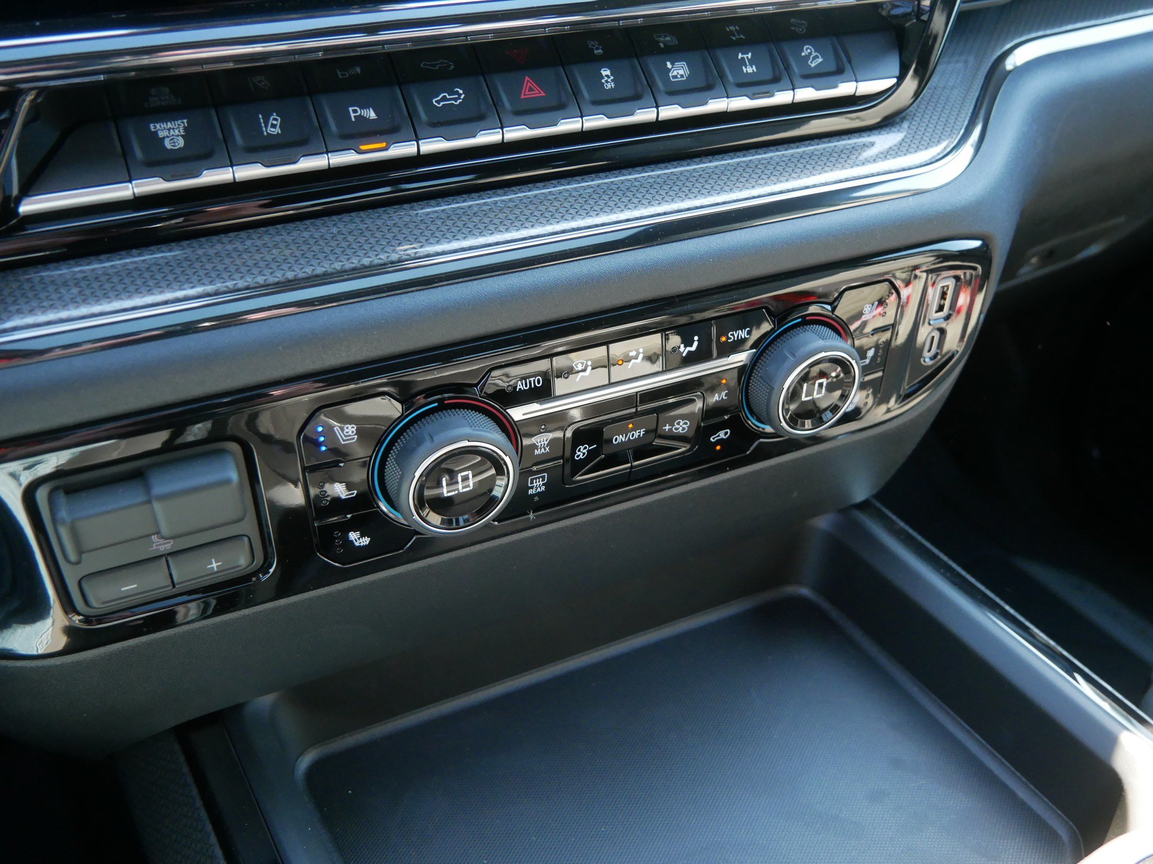 New 2026 Chevrolet Silverado 2500 ZR2 AWD/4WD image 12