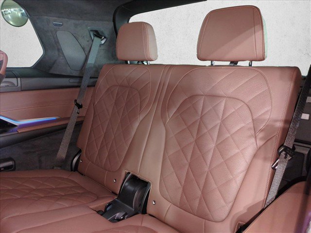 Used 2027 BMW X7 xDrive40i w/ M Sport Package AWD/4WD image 19