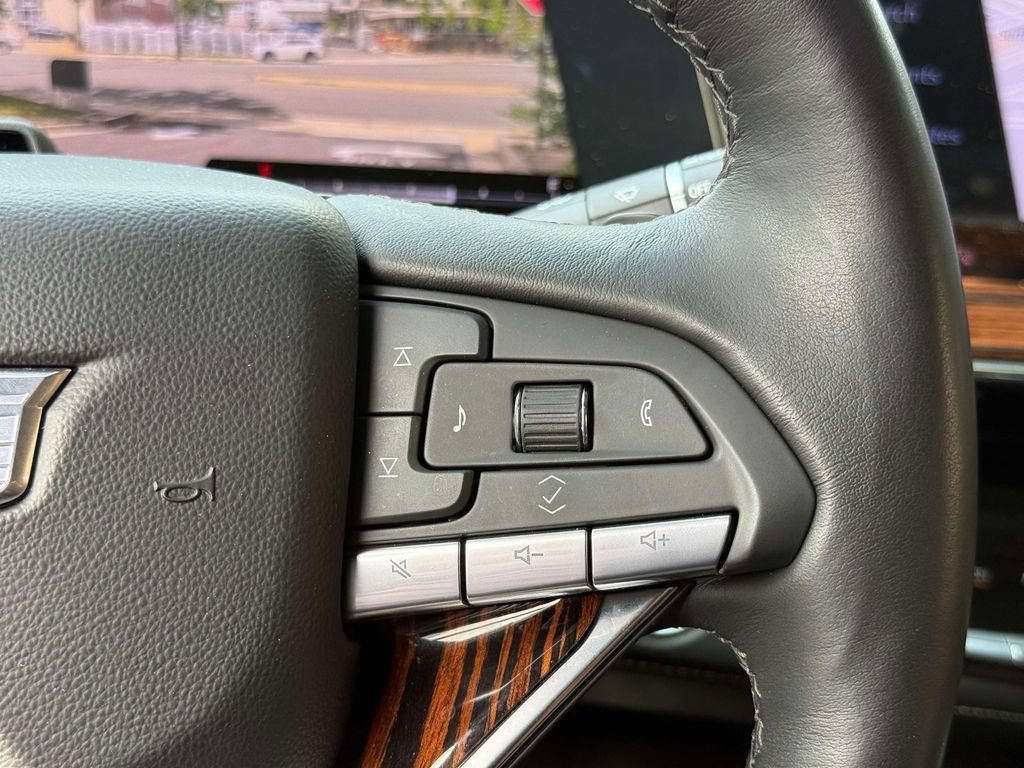 Used 2023 Cadillac Escalade Premium Luxury w/ Performance Package AWD/4WD image 33