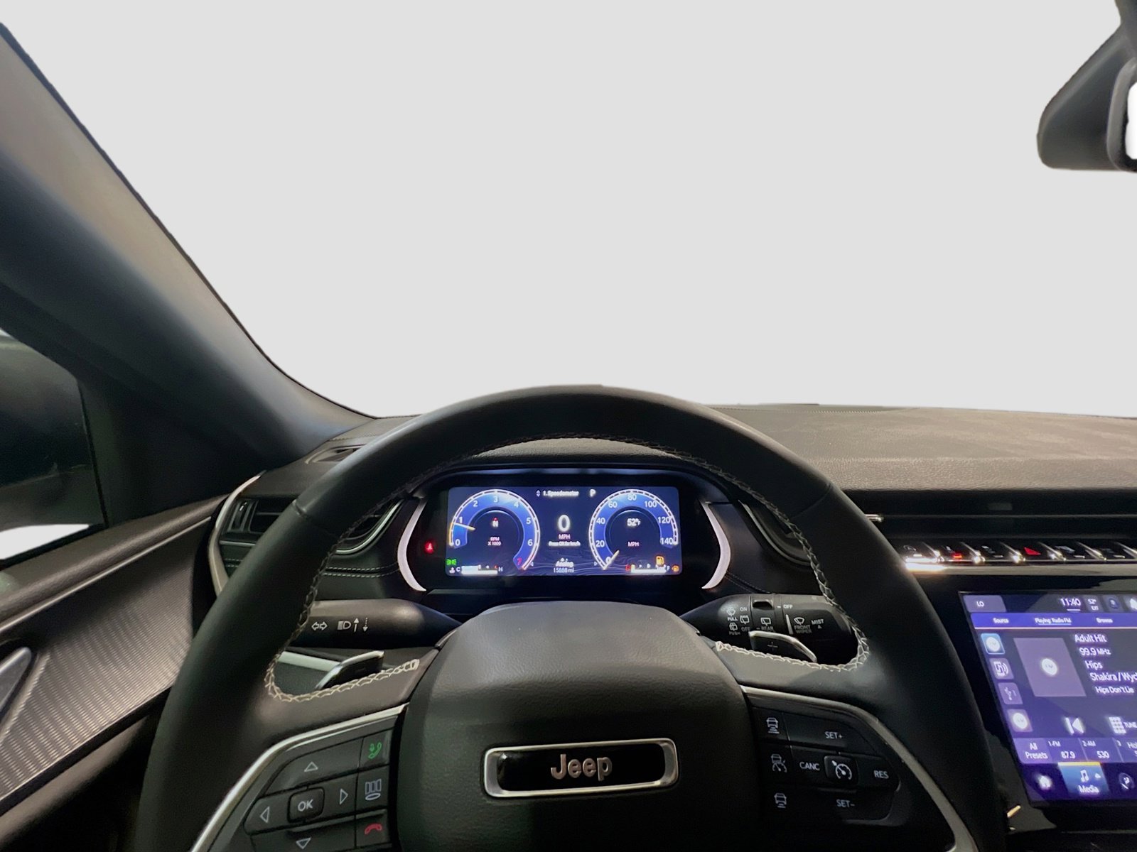 Used 2025 Jeep Grand Cherokee Laredo X RWD image 7