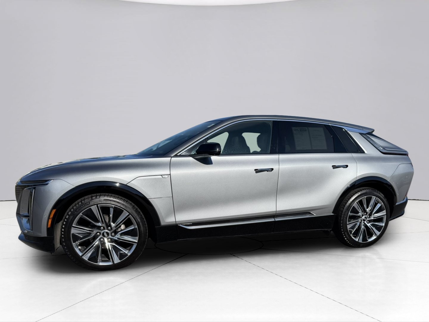 Used 2026 Cadillac Lyriq Signature Luxury w/ Nappa Leather Package AWD/4WD image 6