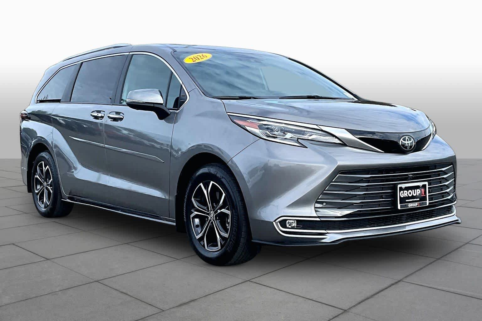 Used 2026 Toyota Sienna Platinum AWD/4WD image 2