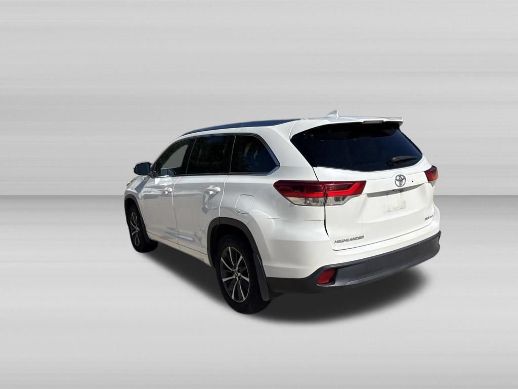 Used 2017 Toyota Highlander XLE AWD/4WD image 5