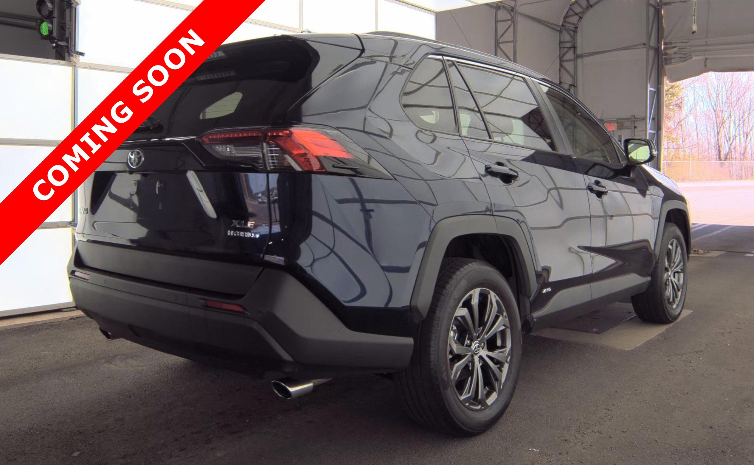 Used 2022 Toyota RAV4 XLE Premium image 4