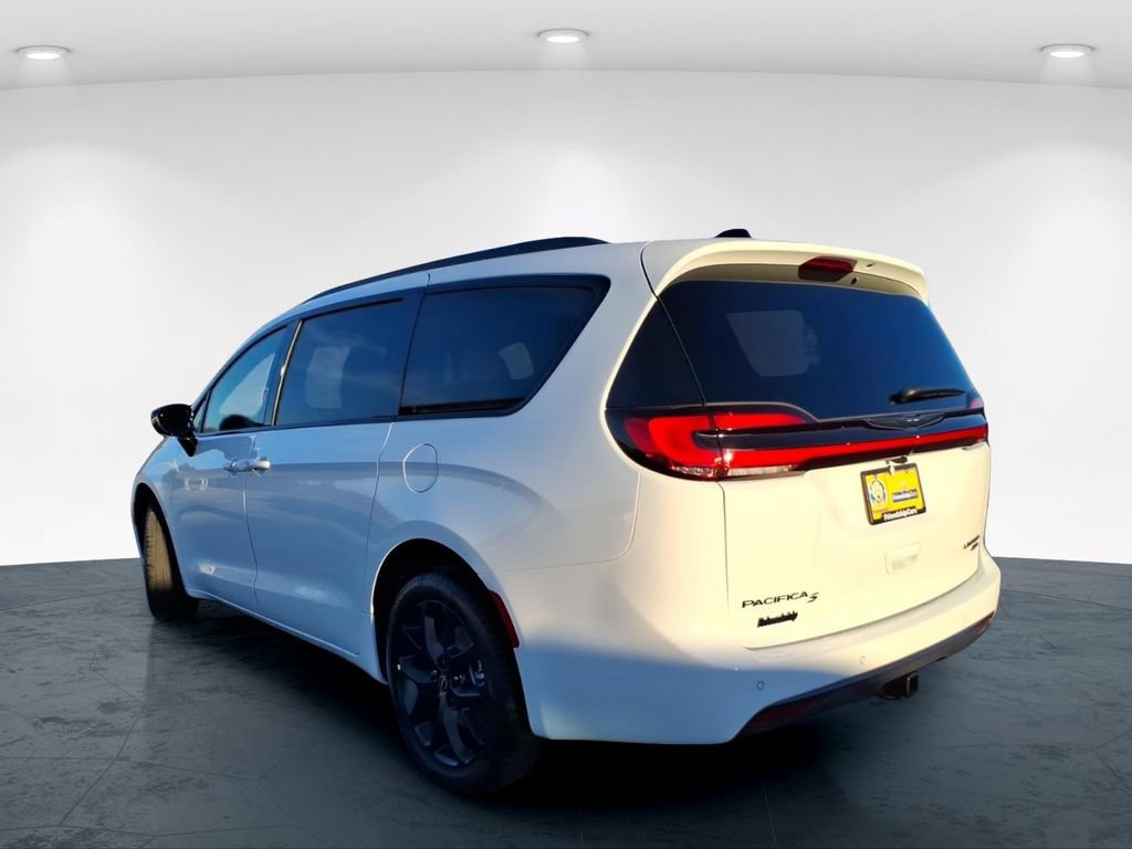 New 2026 Chrysler Pacifica Limited w/ S Appearance Package AWD/4WD image 7